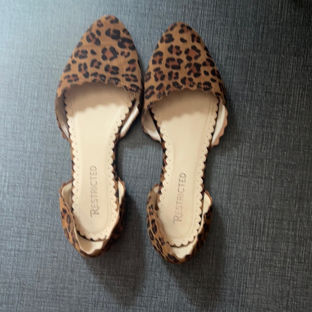 Restricted leopard print pointed toe ballet flats